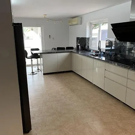 Villa In Sleeps 8 Includes Swimming Pool And Air Con 6 Puerto Calero