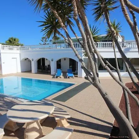 In Sleeps 8 Includes Swimming Pool And Air Con 6 Villa Puerto Calero