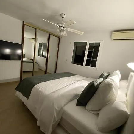 In Sleeps 8 Includes Swimming Pool And Air Con 6 *