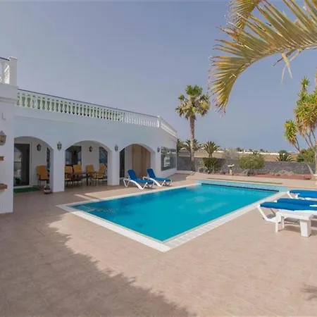 In Sleeps 8 Includes Swimming Pool And Air Con 6 Villa Puerto Calero
