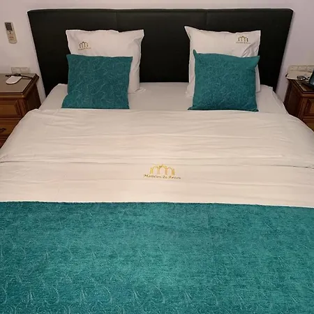 Villa In Sleeps 8 Includes Swimming Pool And Air Con 6 *