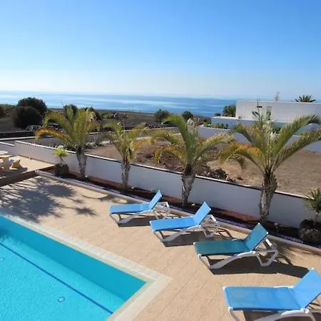 In Sleeps 8 Includes Swimming Pool And Air Con 6 Villa Puerto Calero