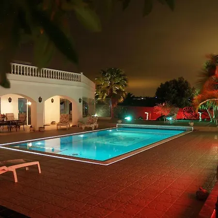 In Sleeps 8 Includes Swimming Pool And Air Con 6 Puerto Calero