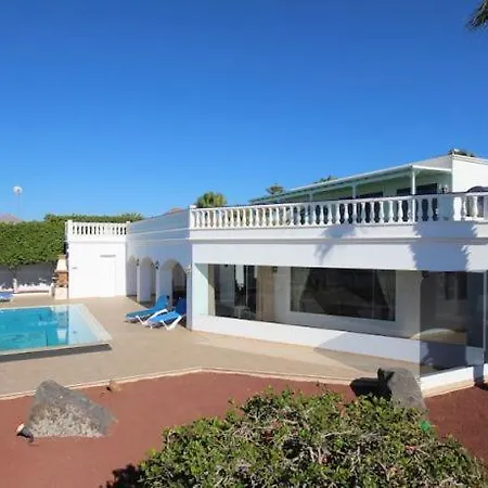 In Sleeps 8 Includes Swimming Pool And Air Con 6 Villa Puerto Calero